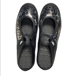 Muk Luks Spirt shoes women’s 7 NWOT black silver